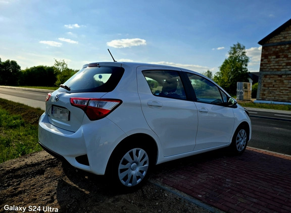 Toyota Yaris cena 39900 przebieg: 74800, rok produkcji 2018 z Białystok małe 301